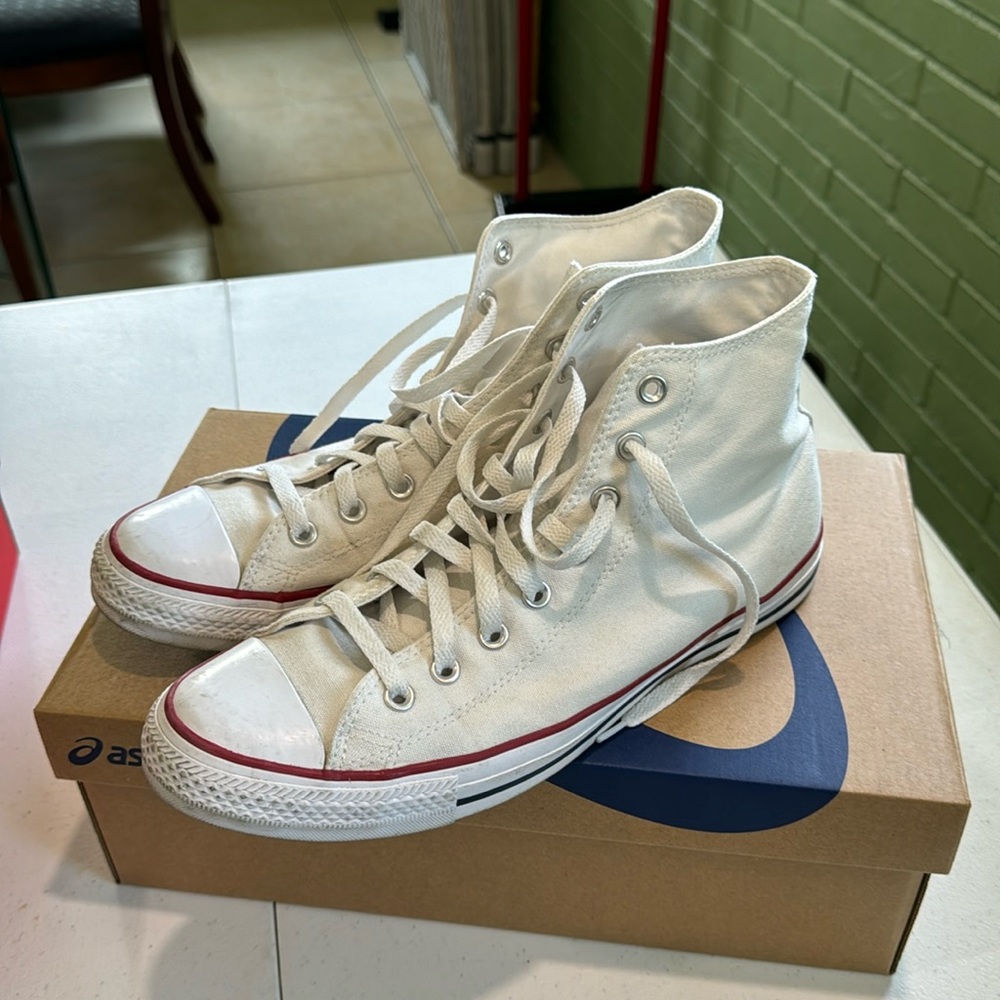 Converse. Men’s Size 10.5. Preowned